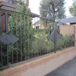 recinzione-ferro-verniciato-inserti-verticali-design-azzate-varese-como-milano-ticino-svizzera-1b