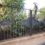 recinzione-ferro-verniciato-inserti-verticali-design-azzate-varese-como-milano-ticino-svizzera-1e