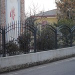 recinzione-ferro-verniciato-inserti-verticali-design-azzate-varese-como-milano-ticino-svizzera-2a