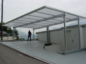 carport-tettoia-copertura-posto-auto-piana-plexiglas-alveolare-certificata-tuv-carico-neve-design-azzate-varese-4