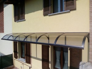 tettoia-pensilina-curva-plexiglas-compatto-copertura-entrata-certificata-tuv-design-azzate-varese-17b