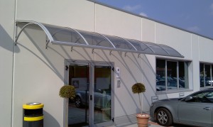 tettoia-pensilina-curva-plexiglas-compatto-copertura-entrata-certificata-tuv-design-azzate-varese-20