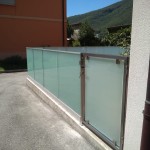 recinzione-vetro-acidato-satinato-profilo-alluminio-design-moderno-elegante-varese-azzate-milano-como-svizzera-canton-ticino-1k