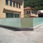 recinzione-vetro-acidato-satinato-profilo-alluminio-design-moderno-elegante-varese-azzate-milano-como-svizzera-canton-ticino-1m