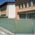 recinzione-vetro-acidato-satinato-profilo-alluminio-design-moderno-elegante-varese-azzate-milano-como-svizzera-canton-ticino-1n